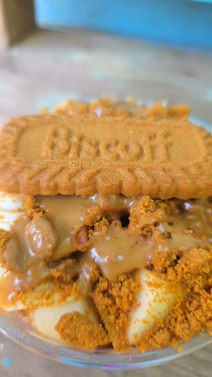 Biscoff cookie topped dessert bowl